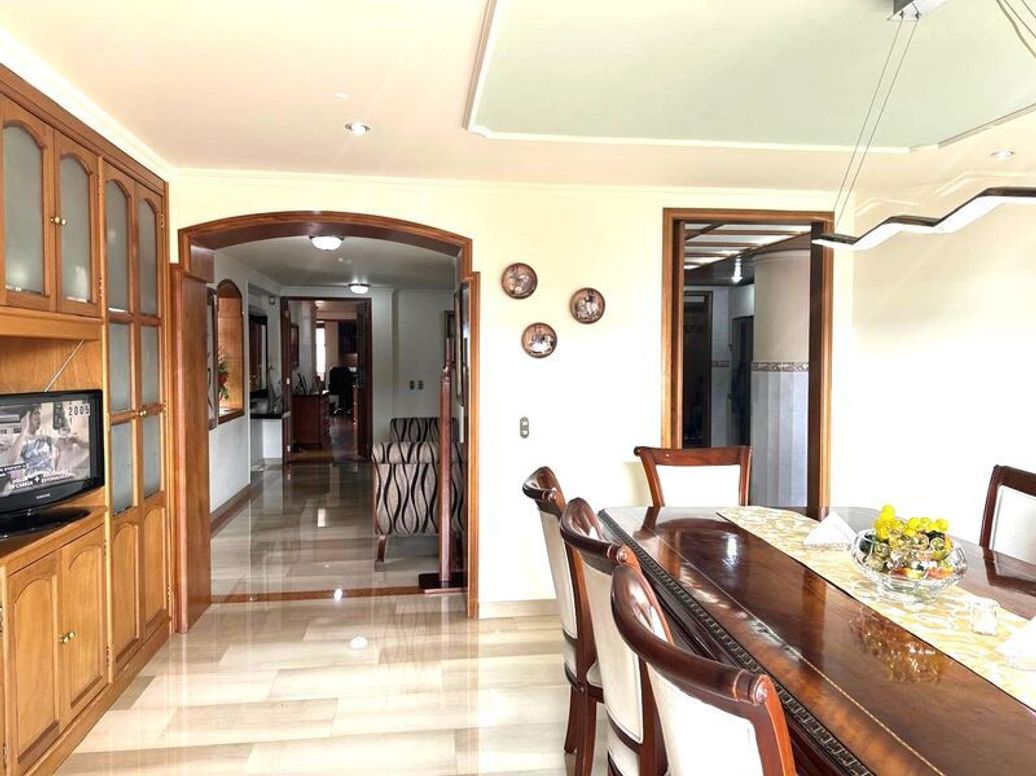 Apartamento de 4 alcobas en venta en Cr. Puerto Madero, Bogotá, 261 m² · foto 3 de 20