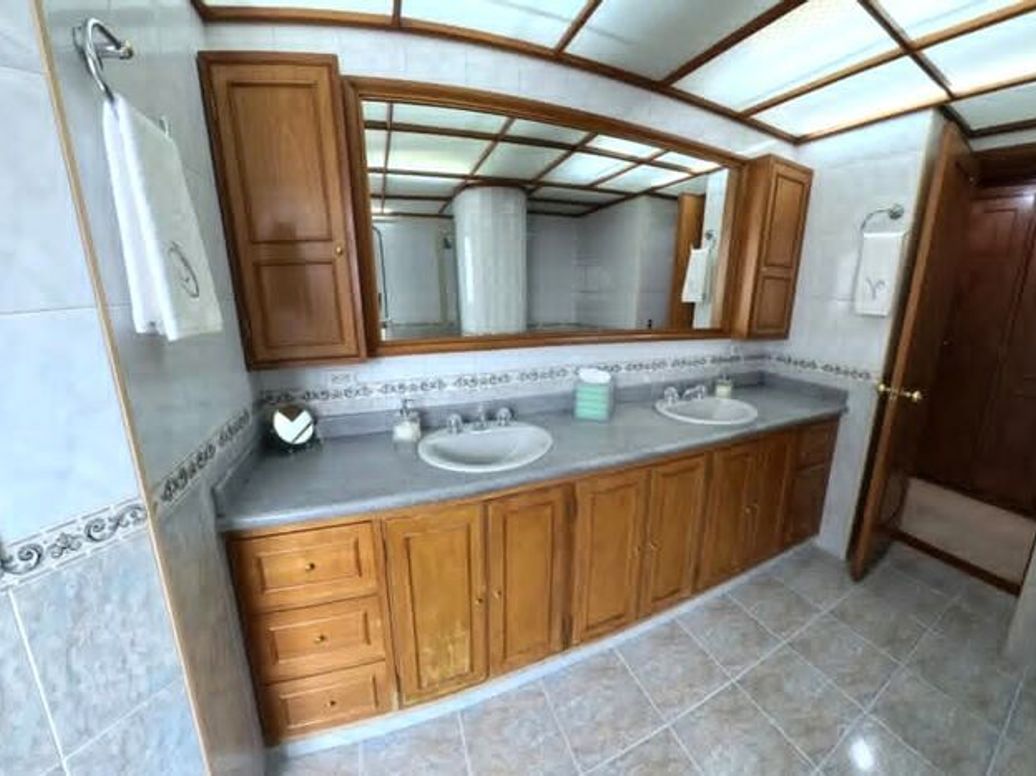 Apartamento de 4 alcobas en venta en Cr. Puerto Madero, Bogotá, 261 m² · foto 8 de 20