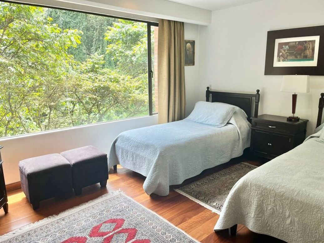 Apartamento de 3 alcobas en venta en Cerros De Santa Barbara, Bogotá, 276 m² · foto 7 de 14