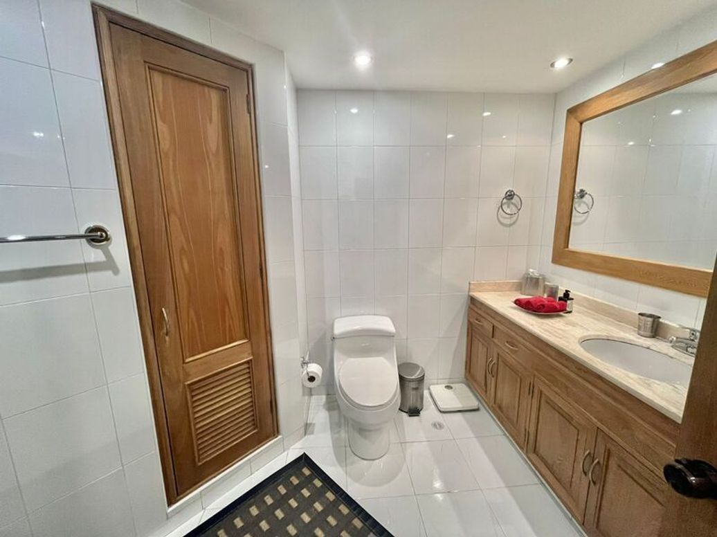 Apartamento de 3 alcobas en venta en Cerros De Santa Barbara, Bogotá, 276 m² · foto 6 de 14