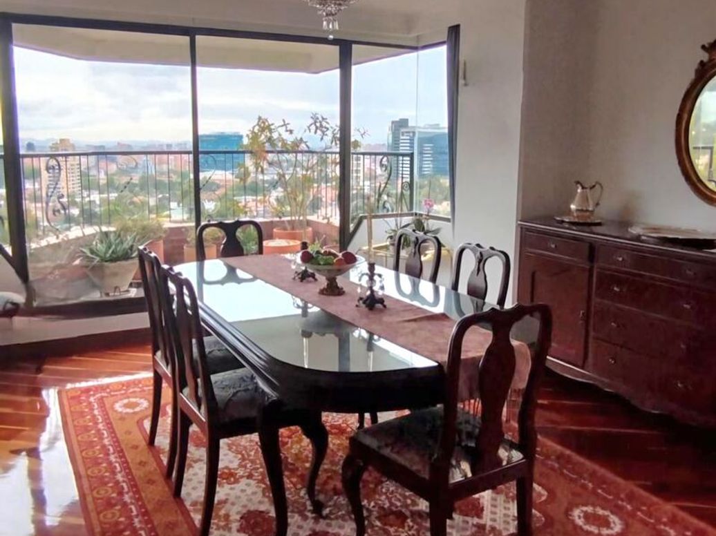 Apartamento de 3 alcobas en venta en Cerros De Santa Barbara, Bogotá, 276 m² · foto 2 de 14