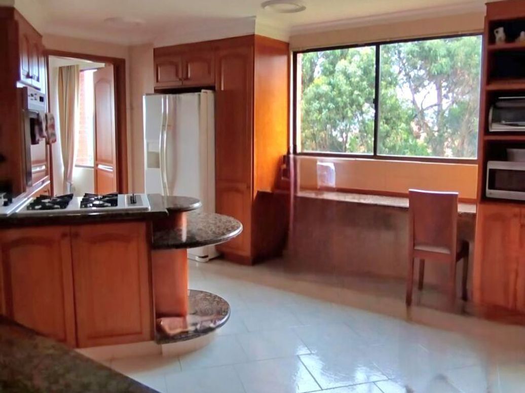 Apartamento de 3 alcobas en venta en Cerros De Santa Barbara, Bogotá, 276 m² · foto 5 de 14