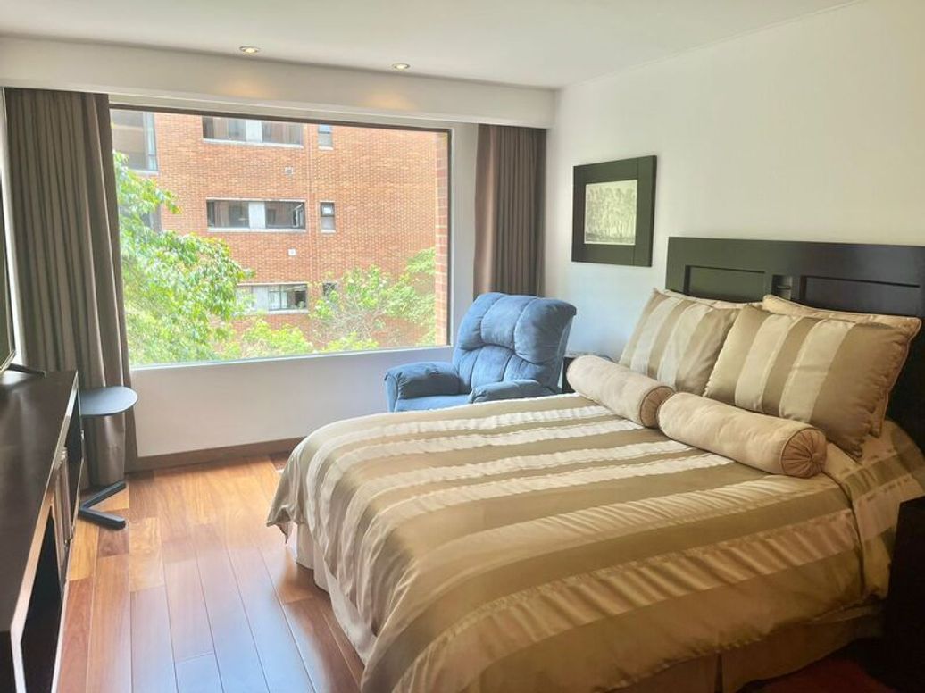 Apartamento de 3 alcobas en venta en Cerros De Santa Barbara, Bogotá, 276 m² · foto 8 de 14