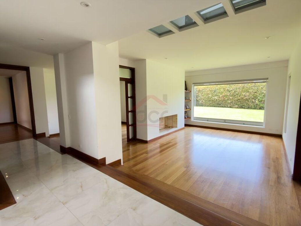 Casa de 4 alcobas en venta en Casa Blanca, Bogotá, 328 m² · foto 2 de 20