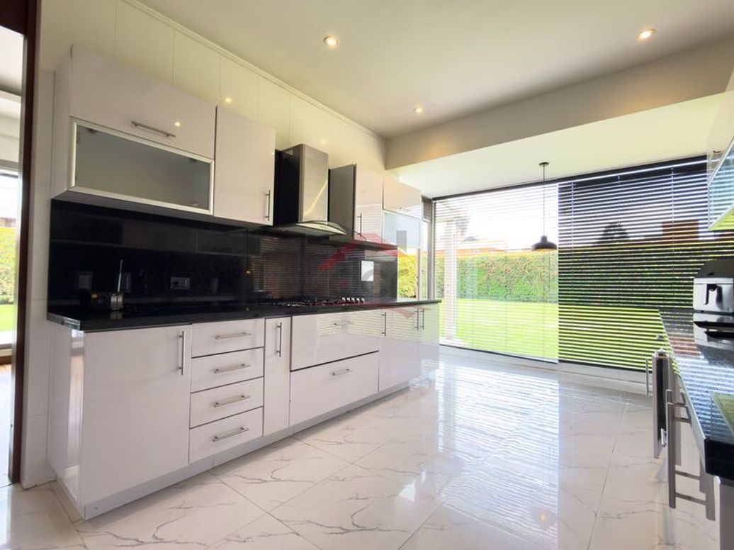 Casa de 4 alcobas en venta en Casa Blanca, Bogotá, 328 m² · foto 8 de 20