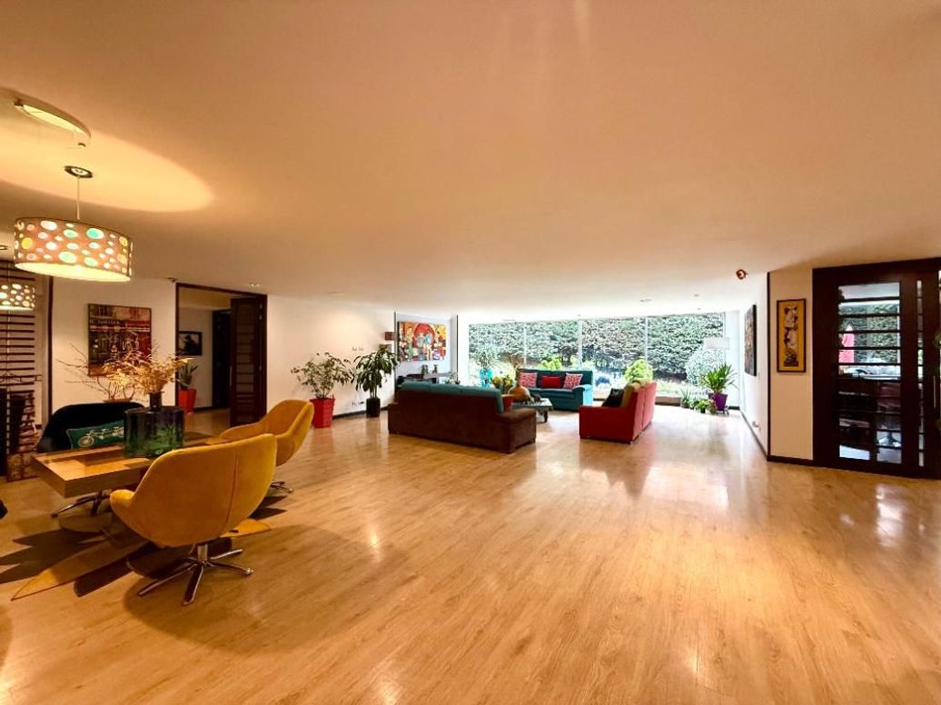 Apartamento de 4 alcobas en venta en Casa Blanca Suba, Bogotá, 288 m² · foto 2 de 20