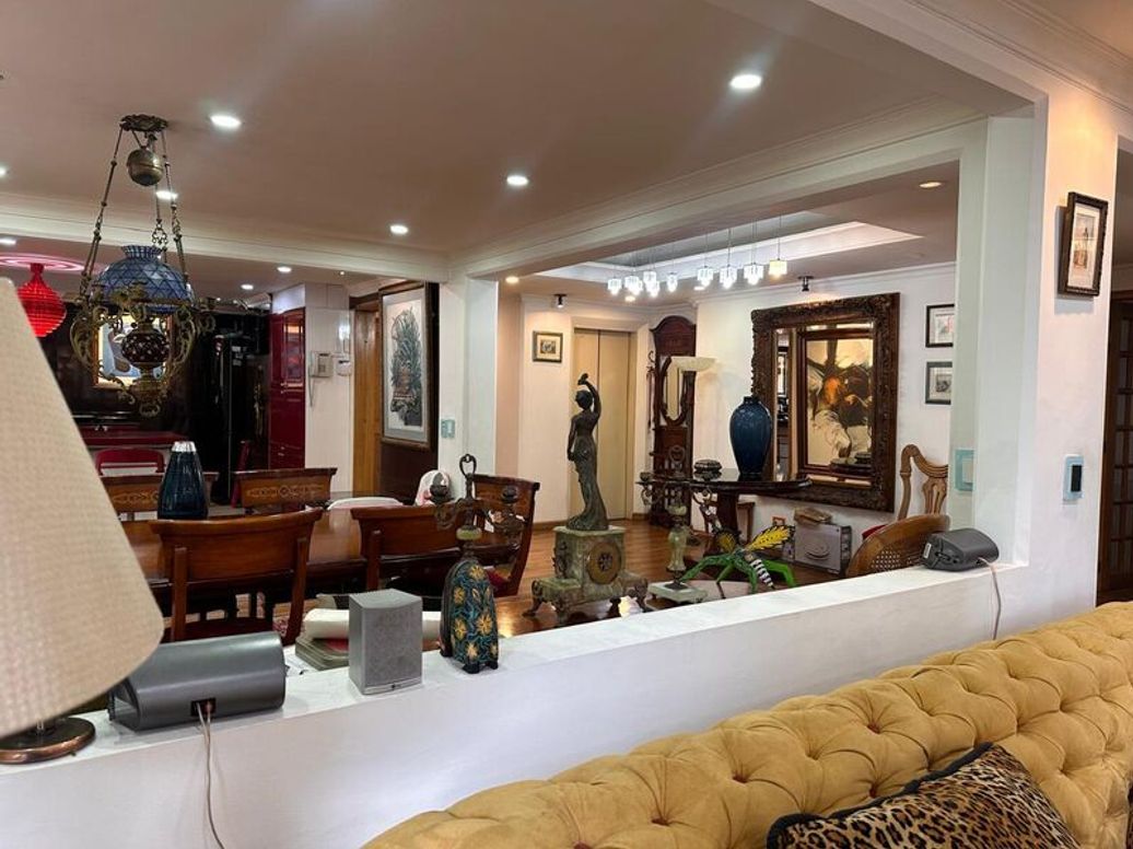 Apartamento de 4 alcobas en venta en Los Rosales, Bogotá, 284 m² · foto 8 de 20