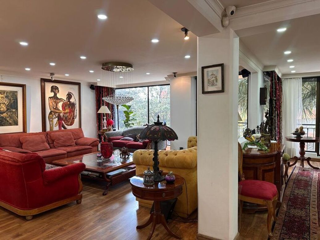 Apartamento de 4 alcobas en venta en Los Rosales, Bogotá, 284 m² · foto 3 de 20