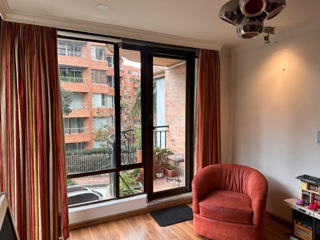 Apartamento de 4 alcobas en venta en Los Rosales, Bogotá, 284 m² · foto 9 de 20