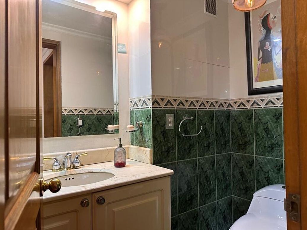 Apartamento de 4 alcobas en venta en Los Rosales, Bogotá, 284 m² · foto 12 de 20
