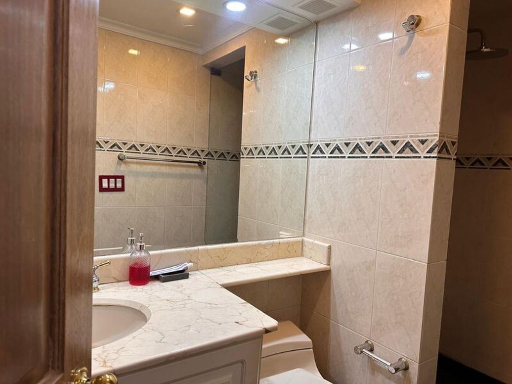 Apartamento de 4 alcobas en venta en Los Rosales, Bogotá, 284 m² · foto 17 de 20