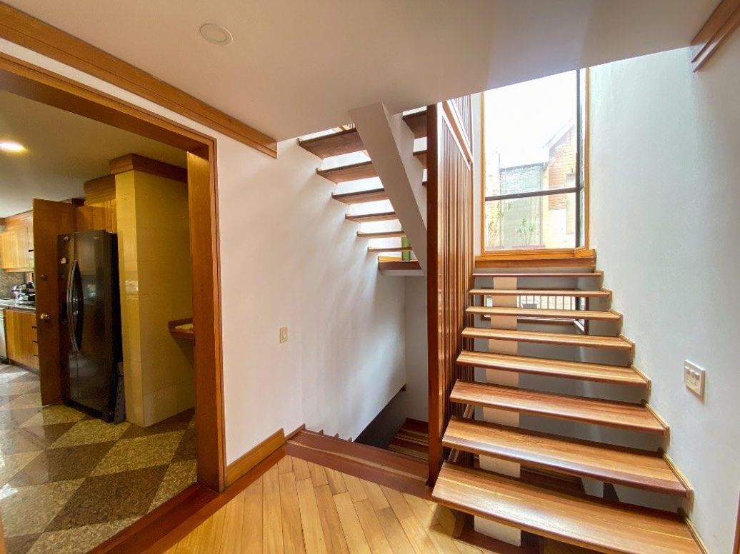 Casa de 5 alcobas en venta en A.S.D., Bogotá, 580 m² · foto 2 de 20