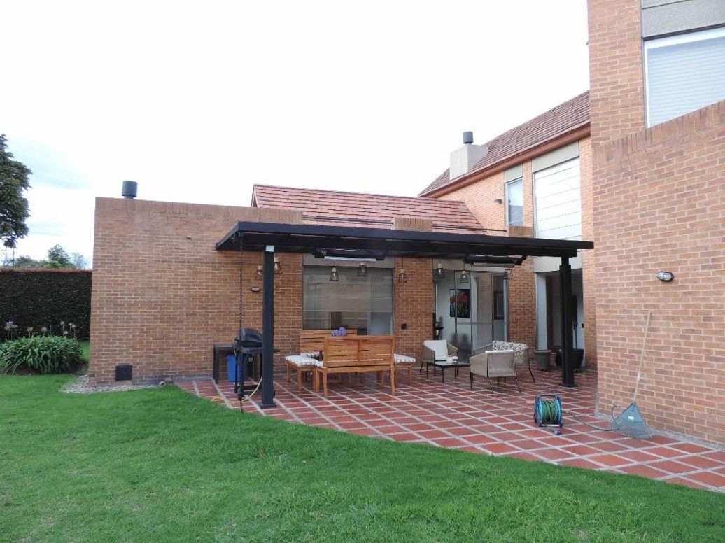 Casa de 4 alcobas en venta en Casa Blanca, Bogotá, 420 m² · foto 3 de 20