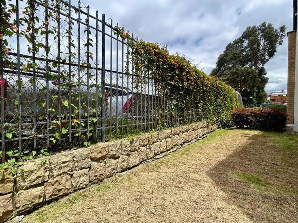 Casa de 4 alcobas en venta en Bosque De Pinos, Bogotá, 246 m² · foto 3 de 20