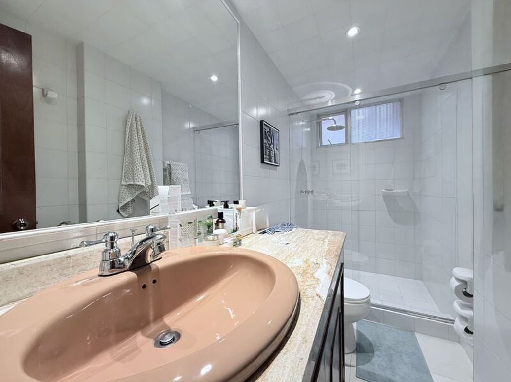 Apartamento de 2 alcobas en venta en Los Rosales, Bogotá, 125 m² · foto 18 de 20