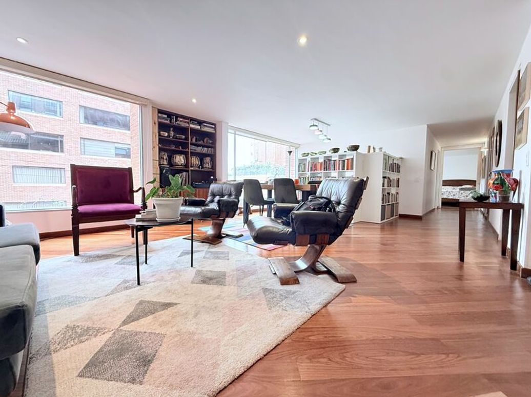 Apartamento de 2 alcobas en venta en Los Rosales, Bogotá, 125 m² · foto 3 de 20