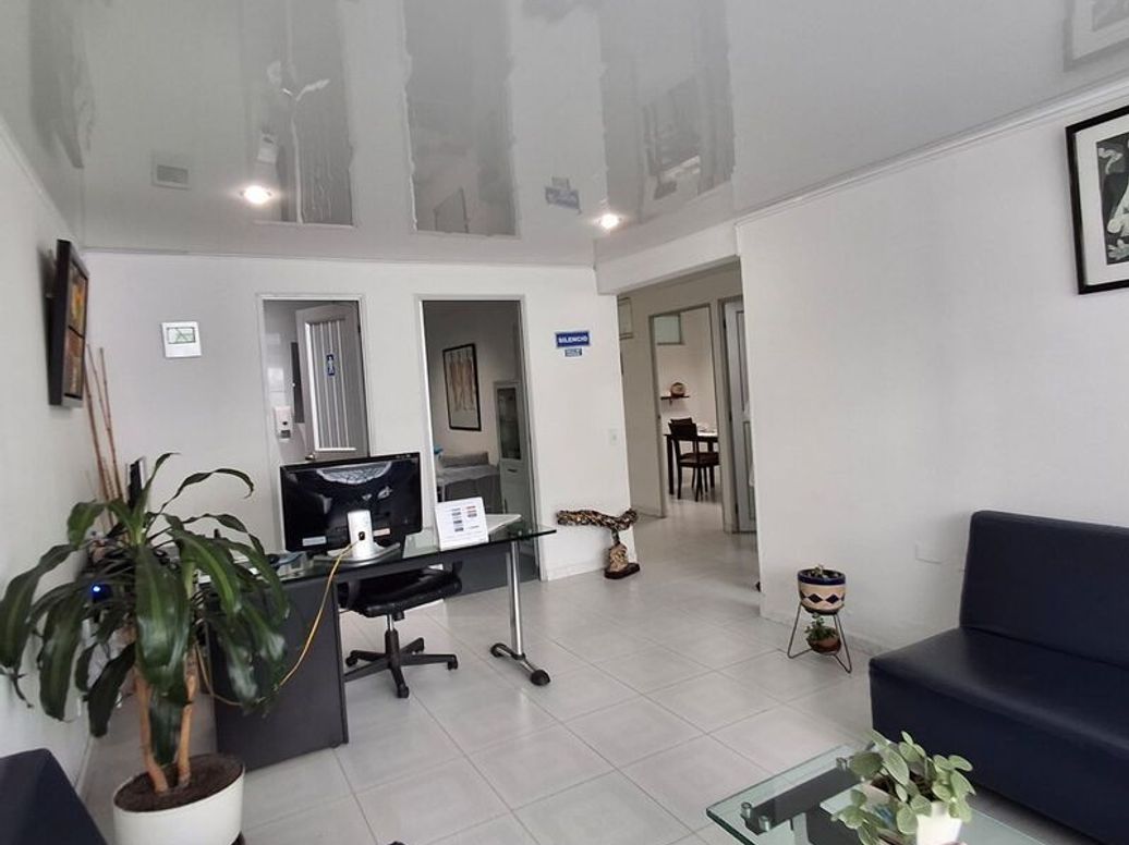 Casa de 9 alcobas en venta en Los Andes, Bogotá, 270 m² · foto 10 de 17