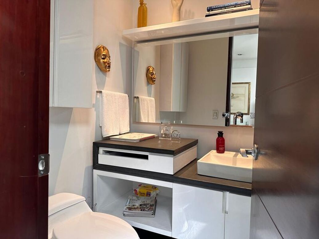 Apartamento de 3 alcobas en venta en El Refugio, Bogotá, 470 m² · foto 10 de 20