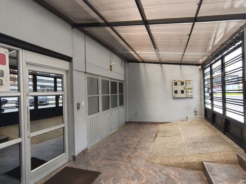 Casa de 8 alcobas en venta en Santa Cecilia, Bogotá, 320 m² · foto 3 de 19