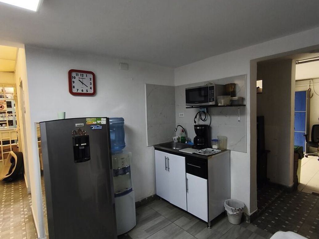 Casa de 8 alcobas en venta en Santa Cecilia, Bogotá, 320 m² · foto 8 de 19