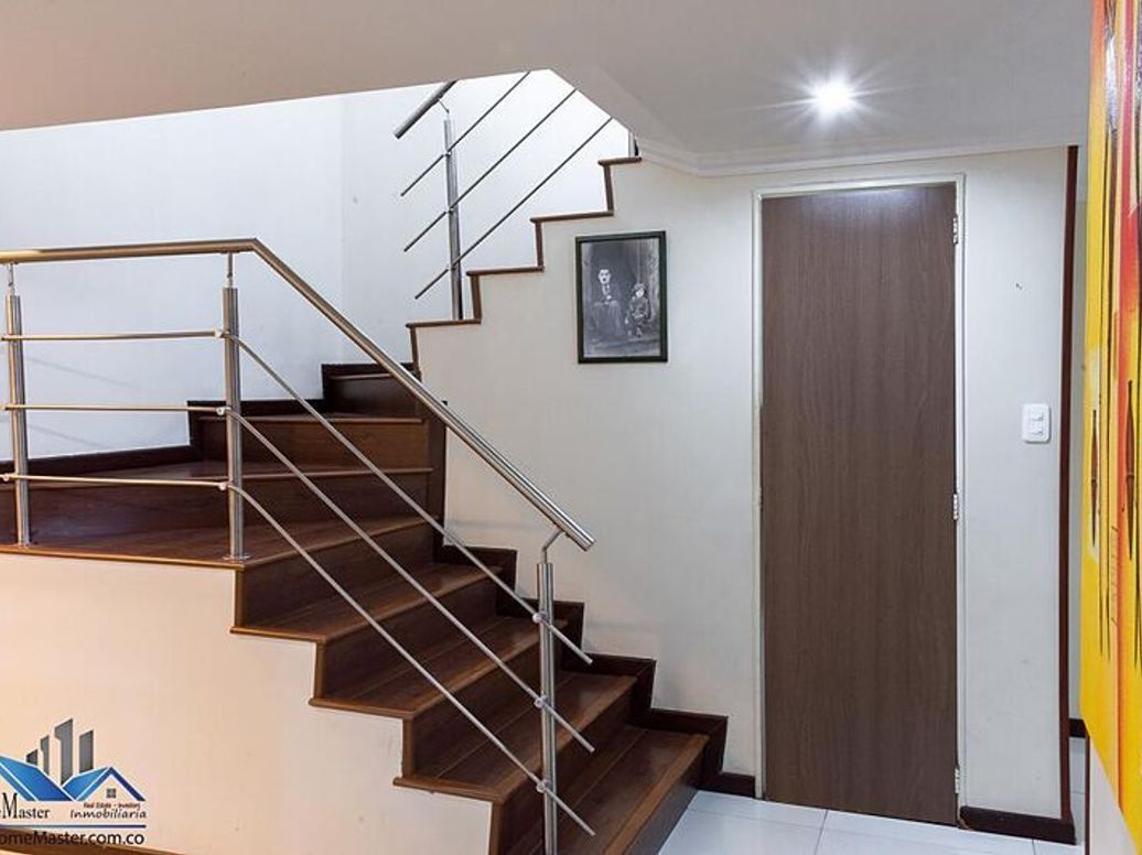 Casa de 9 alcobas en venta en Estoril, Bogotá, 300 m² · foto 4 de 12