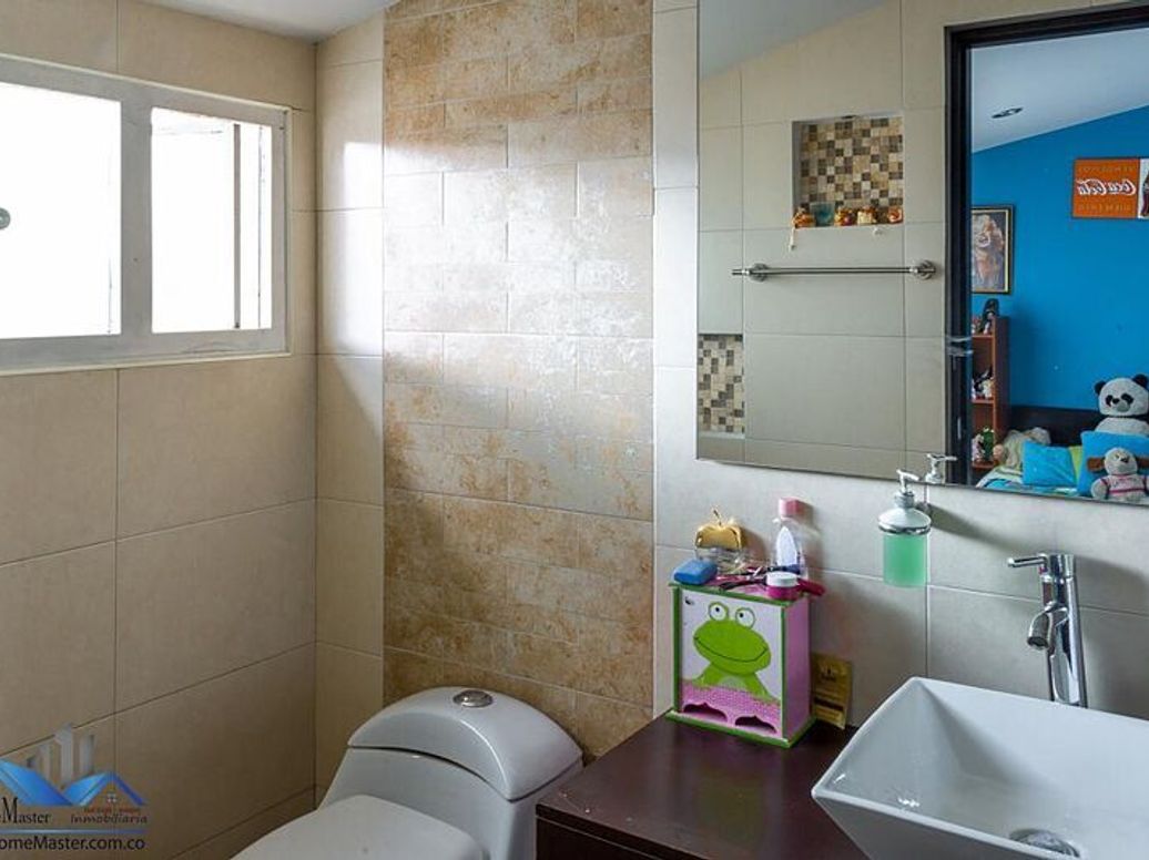 Casa de 9 alcobas en venta en Estoril, Bogotá, 300 m² · foto 10 de 12