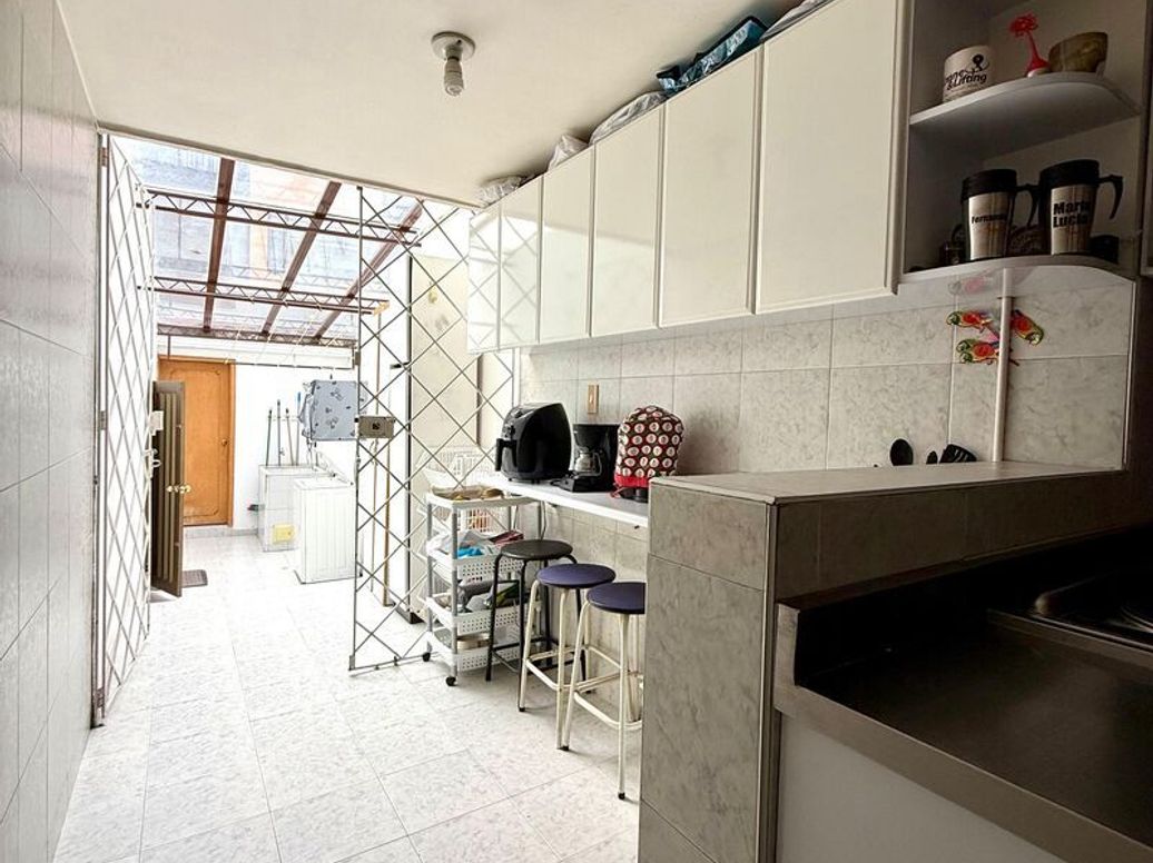 Casa de 3 alcobas en venta en Santa Barbara Central, Bogotá, 308 m² · foto 9 de 18