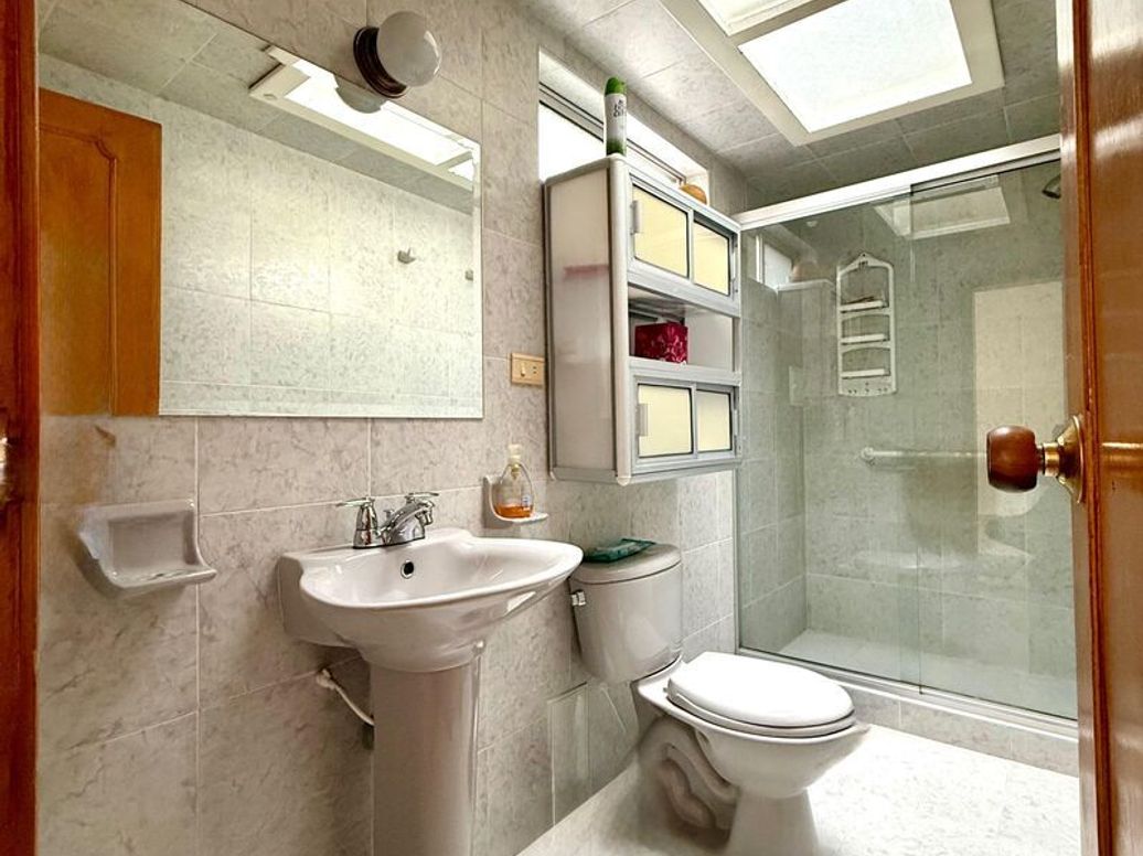 Casa de 3 alcobas en venta en Santa Barbara Central, Bogotá, 308 m² · foto 13 de 18