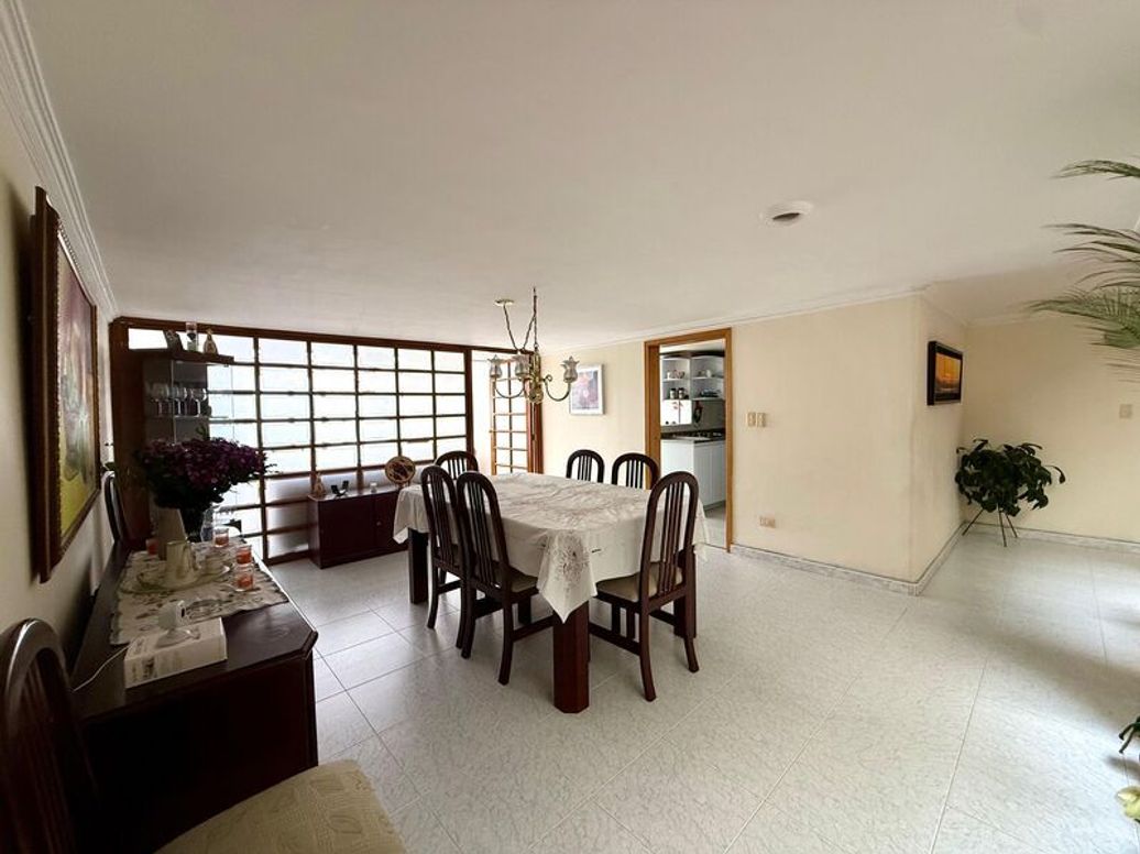 Casa de 3 alcobas en venta en Santa Barbara Central, Bogotá, 308 m² · foto 6 de 18