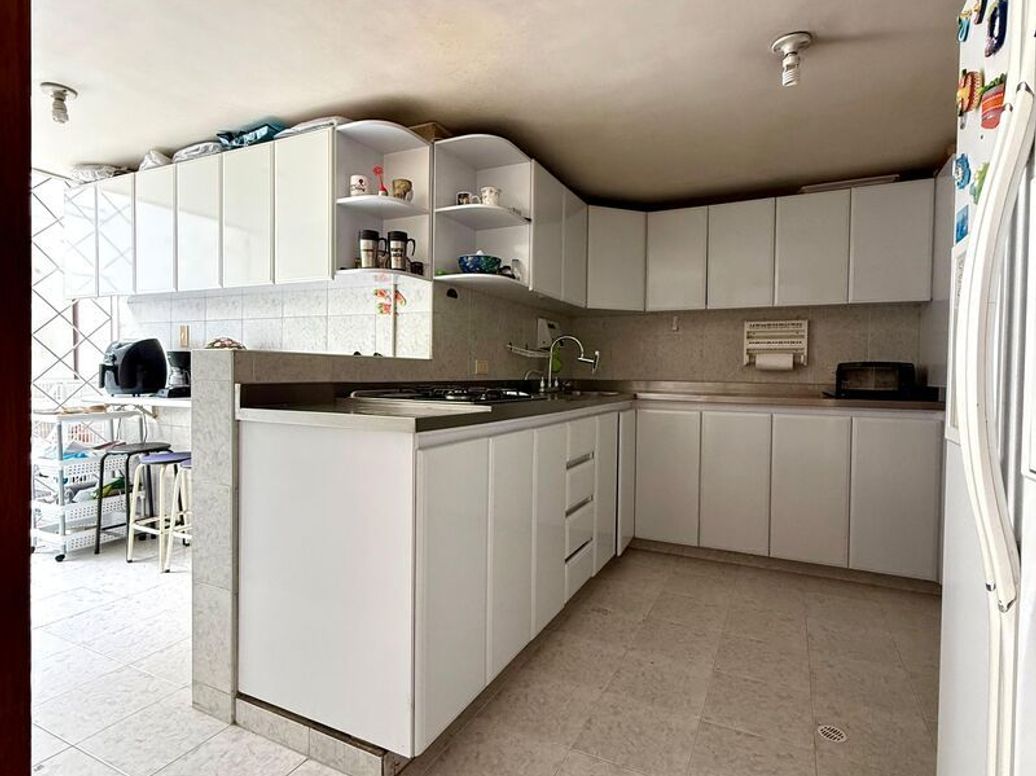 Casa de 3 alcobas en venta en Santa Barbara Central, Bogotá, 308 m² · foto 10 de 18