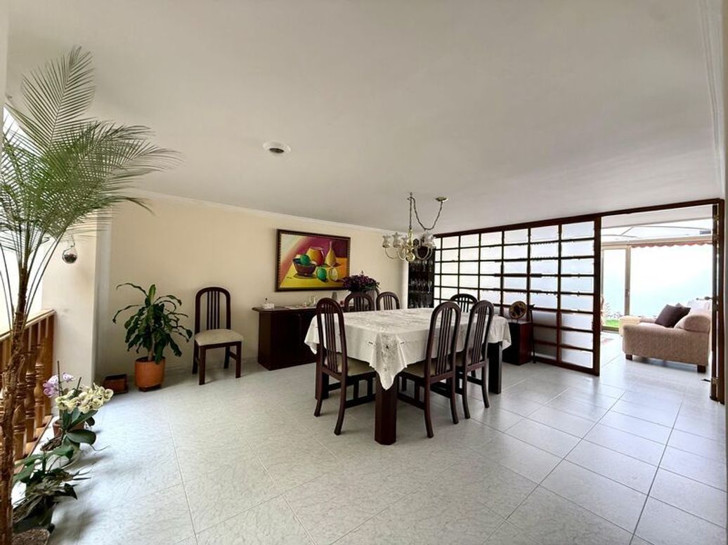 Casa de 3 alcobas en venta en Santa Barbara Central, Bogotá, 308 m² · foto 5 de 18