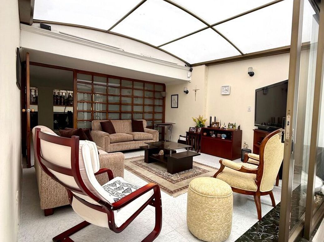Casa de 3 alcobas en venta en Santa Barbara Central, Bogotá, 308 m² · foto 2 de 18