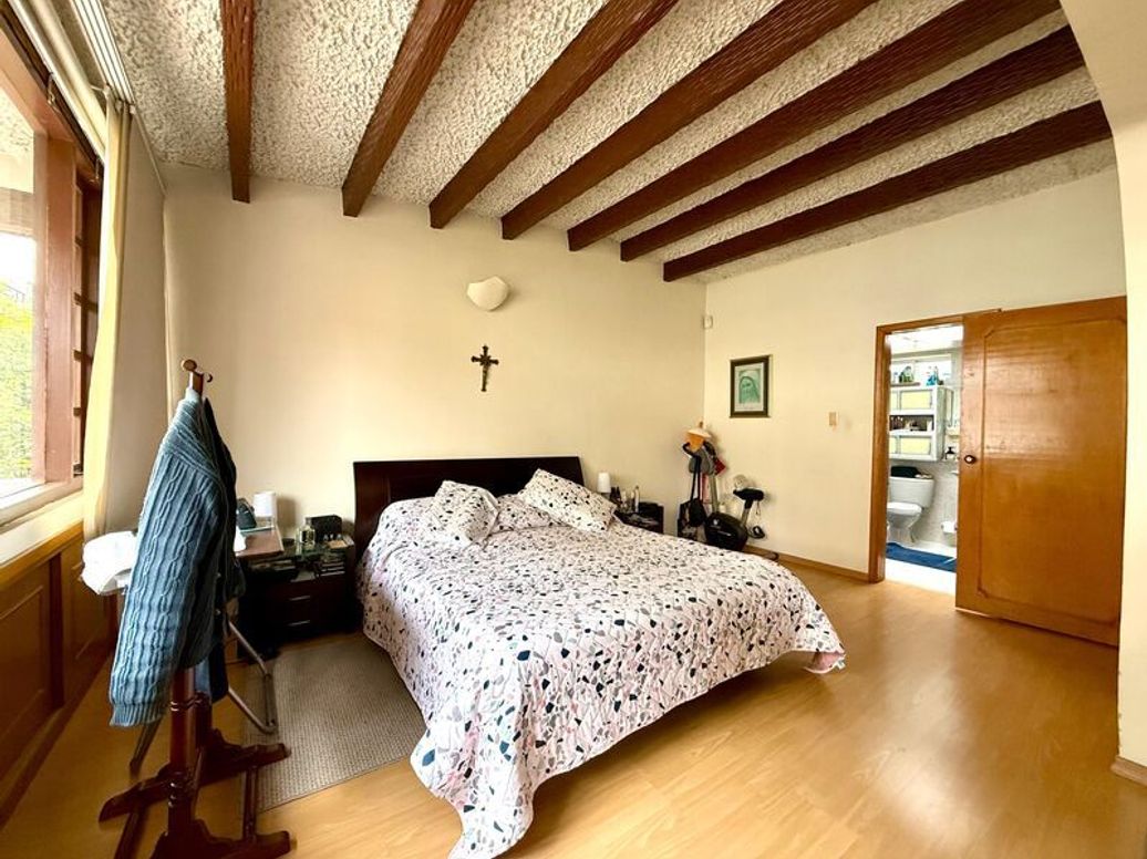Casa de 3 alcobas en venta en Santa Barbara Central, Bogotá, 308 m² · foto 16 de 18