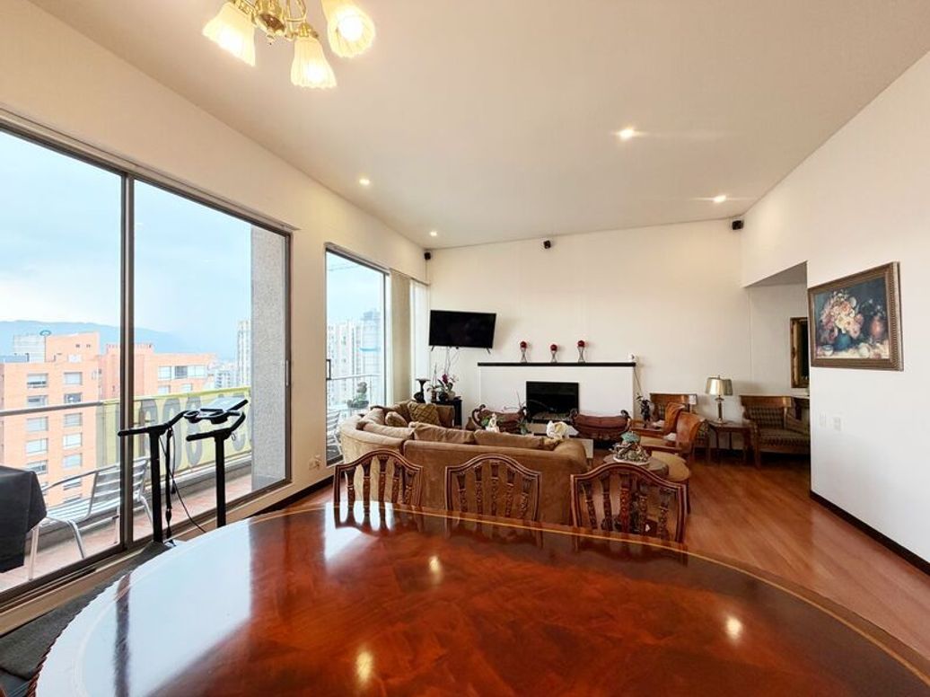 Apartamento de 3 alcobas en venta en Gilmar, Bogotá, 171 m² · foto 2 de 14