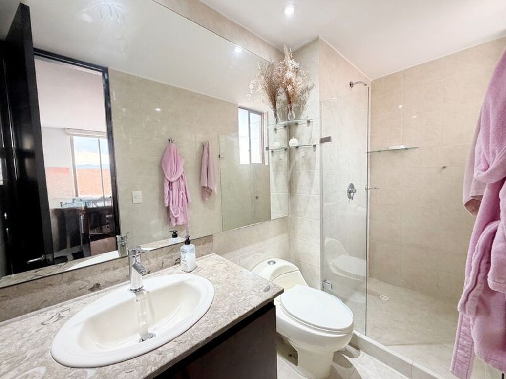 Apartamento de 3 alcobas en venta en Gilmar, Bogotá, 171 m² · foto 13 de 14