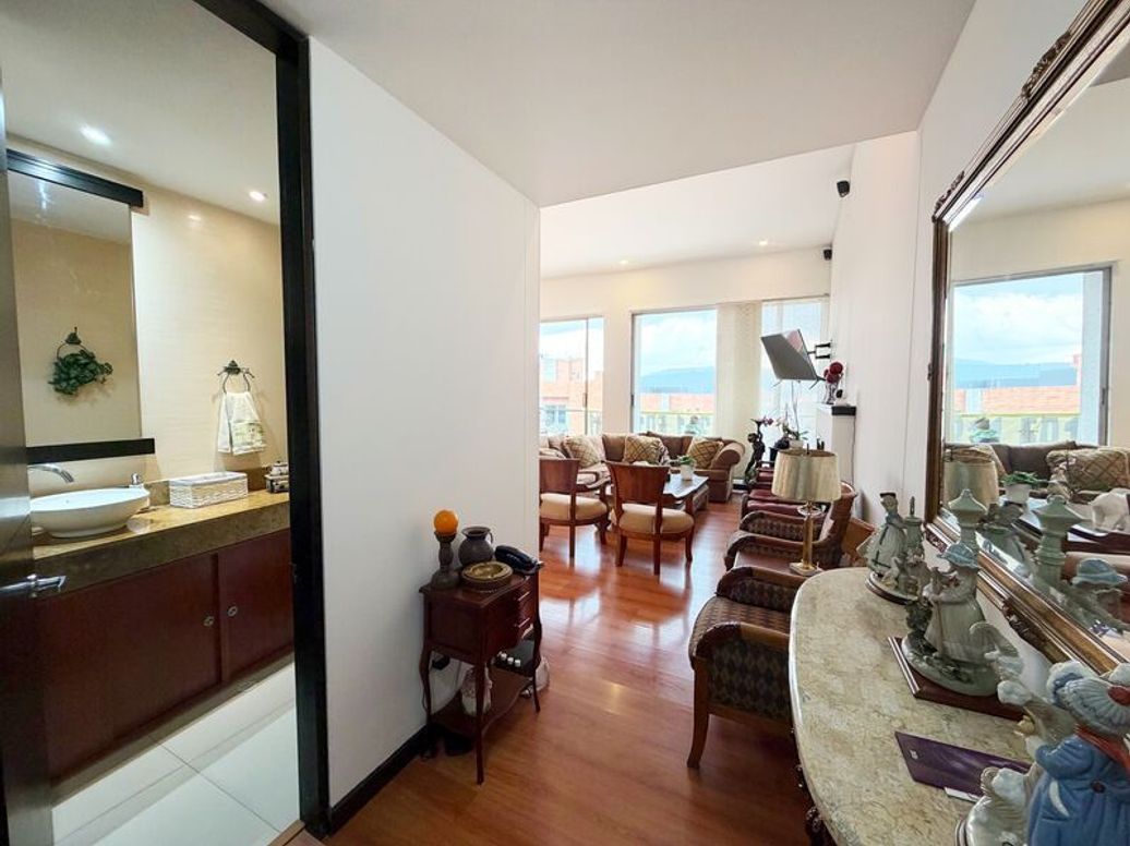 Apartamento de 3 alcobas en venta en Gilmar, Bogotá, 171 m² · foto 4 de 14