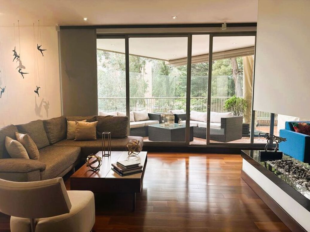 Apartamento de 4 alcobas en venta en Suba Naranjos, Bogotá, 275 m² · foto 2 de 20