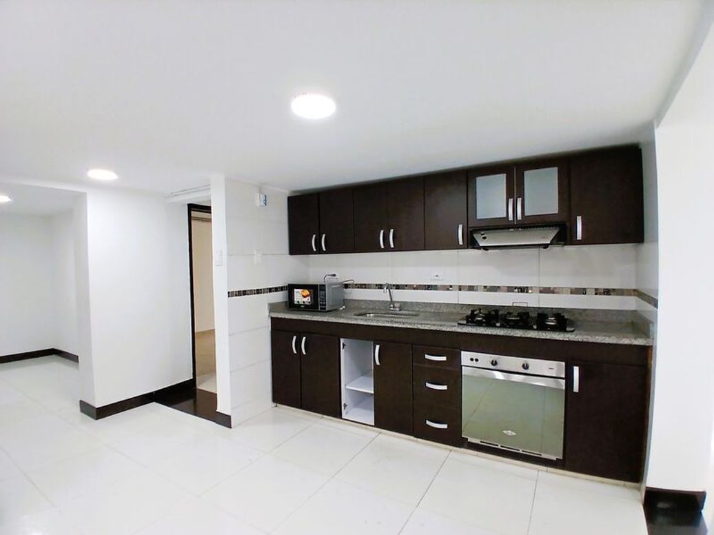 Casa de 4 alcobas en venta en Santa Ana Occidental, Bogotá, 330 m² · foto 4 de 18
