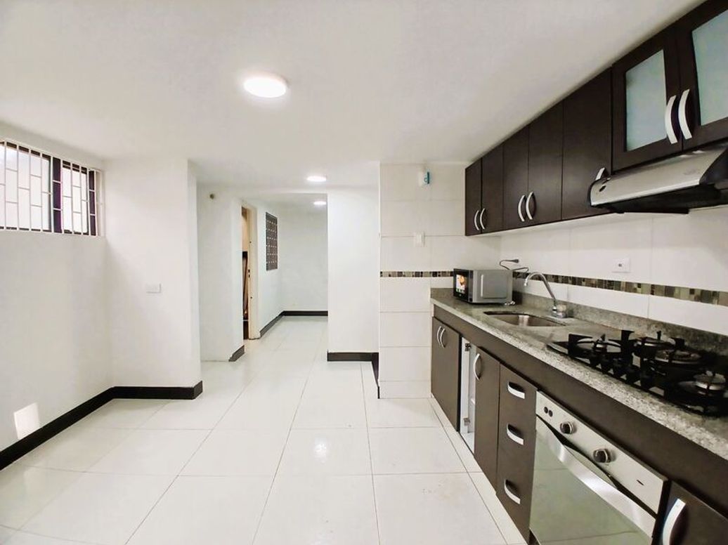 Casa de 4 alcobas en venta en Santa Ana Occidental, Bogotá, 330 m² · foto 5 de 18