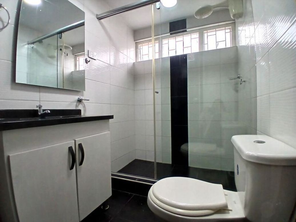 Casa de 4 alcobas en venta en Santa Ana Occidental, Bogotá, 330 m² · foto 15 de 18