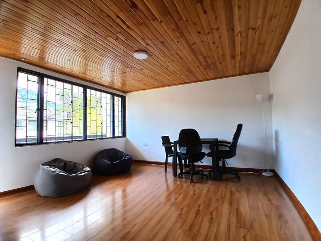 Casa de 4 alcobas en venta en Santa Ana Occidental, Bogotá, 330 m² · foto 16 de 18