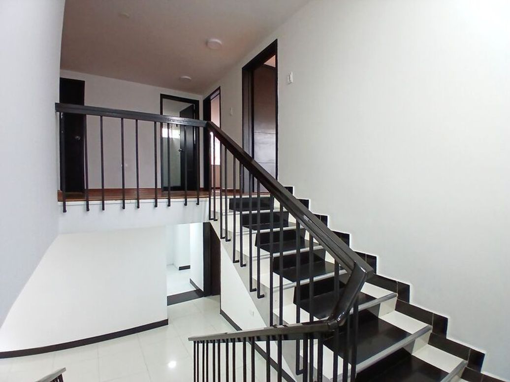 Casa de 4 alcobas en venta en Santa Ana Occidental, Bogotá, 330 m² · foto 9 de 18