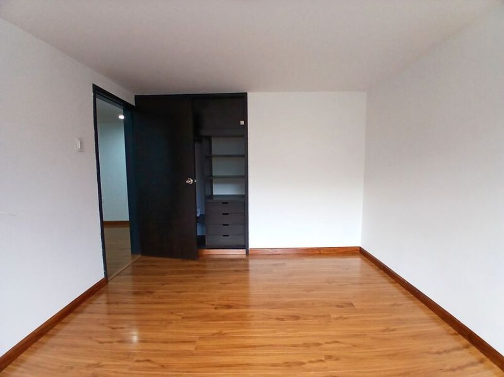 Casa de 4 alcobas en venta en Santa Ana Occidental, Bogotá, 330 m² · foto 12 de 18
