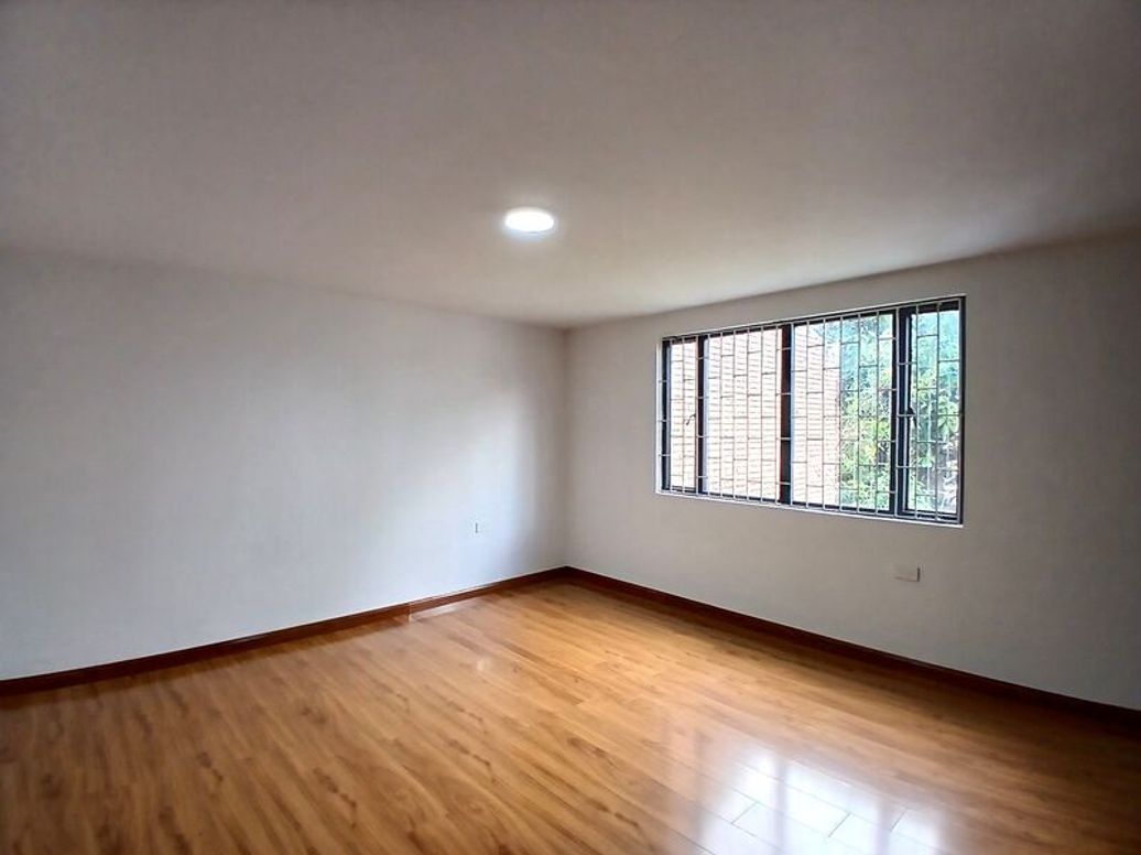 Casa de 4 alcobas en venta en Santa Ana Occidental, Bogotá, 330 m² · foto 11 de 18