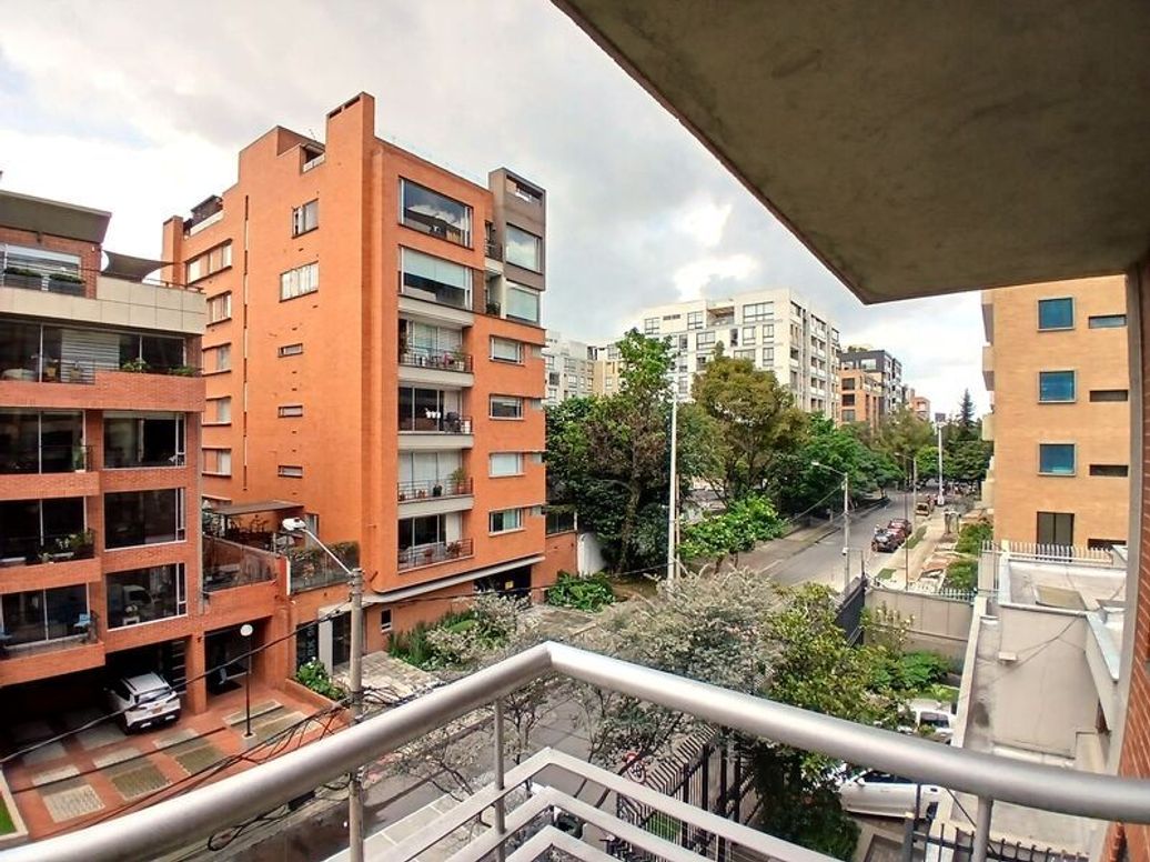 Apartamento de 3 alcobas en venta en Chico Norte Et. Iii, Bogotá, 149 m² · foto 2 de 18