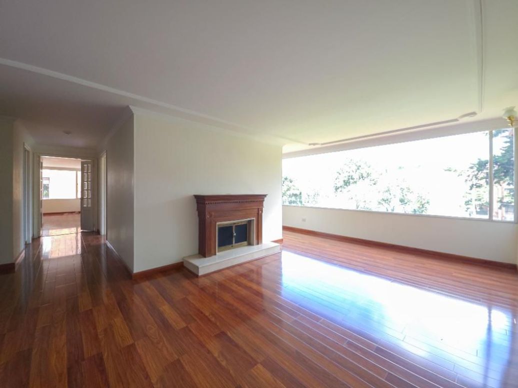 Apartamento de 3 alcobas en venta en Santa Barbara Central, Bogotá, 175 m² · foto 2 de 20