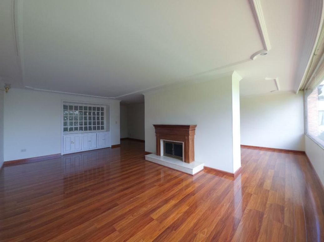 Apartamento de 3 alcobas en venta en Santa Barbara Central, Bogotá, 175 m² · foto 3 de 20