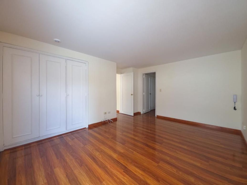 Apartamento de 3 alcobas en venta en Santa Barbara Central, Bogotá, 175 m² · foto 15 de 20