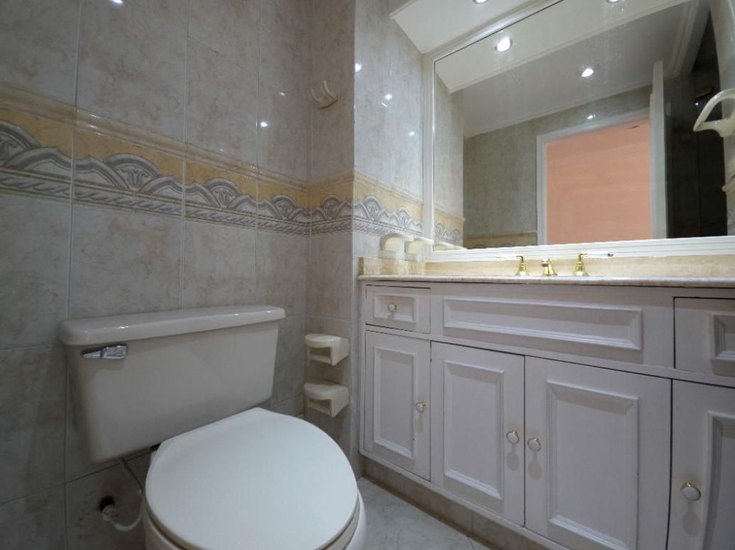 Apartamento de 3 alcobas en venta en Santa Barbara Central, Bogotá, 175 m² · foto 11 de 20