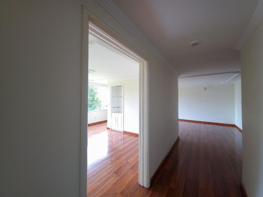 Apartamento de 3 alcobas en venta en Santa Barbara Central, Bogotá, 175 m² · foto 8 de 20